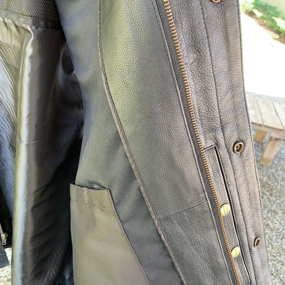 Conceal Carry Leather Vest - Picture 6 of 11